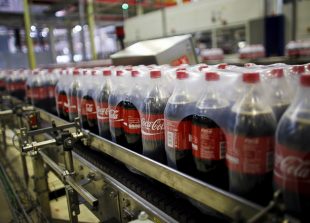 Bottles of Coca-Cola are pictured on a newly inaugurated production line at the Cikedokan Plant in Bekasi, West Java near Jakarta March 31, 2015. The Coca-Cola company inaugurated two new production lines as part of an investment package worth some $500 million to accelerate growth in the Indonesian market. REUTERS/Darren Whiteside  - RTR4VLWF