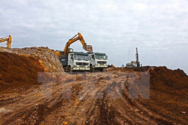 vietnam_lao_sign_iron_ore_mining_contract