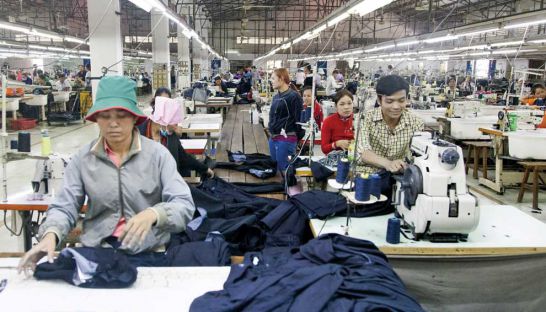 workers-at-the-kin-tai-garment-for-armani-jeans-on-the-outskirts-of-phnom-penh-in-late-2015-kimberly-mccosker