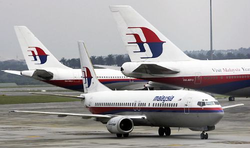 Passenger planes of Malaysia's national flag carrier, Malaysian Airline System Bhd (MAS), sit in the tarmac at Kuala Lumpur International Airport in Sepang, outside Kuala Lumpur, Malaysia, Wednesday, Dec. 6, 2006. National carrier Malaysia Airlines will embark on a massive exercise to improve service, match rivals' lowest fares, and revamp its ticketing process to catch up with regional foes Cathay Pacific and Singapore Airlines, its chief executive said Wednesday. (AP Photo/Vincent Thian)