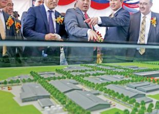 guests-inspect-a-model-of-the-new-kerry-worldbridge-special-economic-zone-at-the-groundbreaking-ceremony-in-2015-in-kandal-heng-chivoan