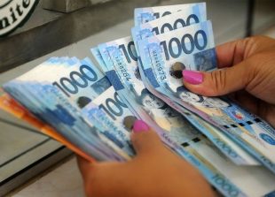 bus1-peso-bills-philippine-money_2018-02-25_20-10-12