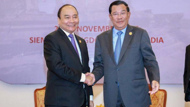 prime_minister_hun_sen_and_vietnamese_prime_minister_nguyen_xuan_phuc_shake_hands_during_a_meeting_in_siem_reap_last_week_23_11_2016_supplied_0