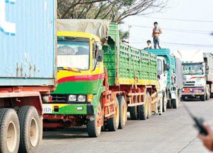 trucks-line-up-at-a-checkpoint-on-phnom-penhs-chroy-changvar-peninsula-set-up-to-check-for-overloaded-and-illegally-modified-trucks-on-sunday-hong-menea_1