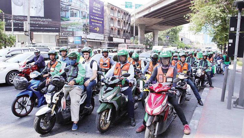 grab-bike-drivers-line-up-in-bangkok-on-may-3-the-nation