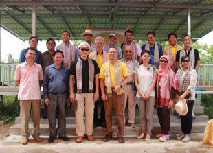 11-Ten-Asean-Ambassador-praised-the-innovative-silk-farm-in-Cambodia