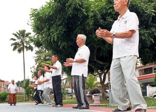 Most of the residents of SS20 in Damansara Utama, PJ are retirees who either live alone or with their spouse. Taking part in community-based activiies is important in staying active and in good health.