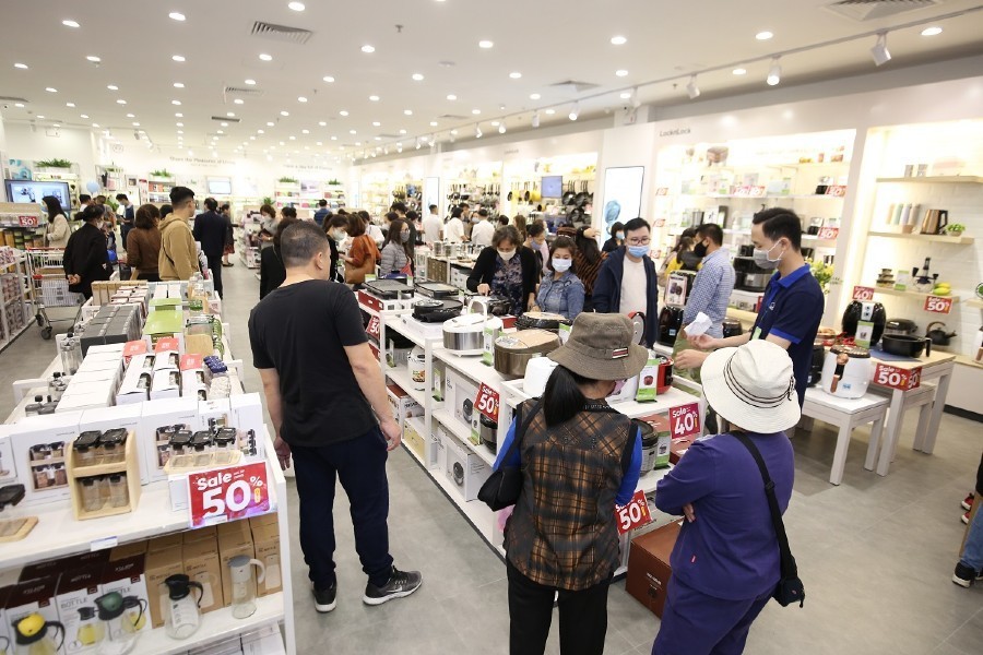 japanese-thai-retailers-compete-in-200-billion-retail-market