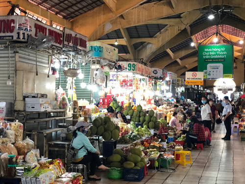 struggling-shopkeepers-at-hcm-city-traditional-markets-learn-to-sell-online