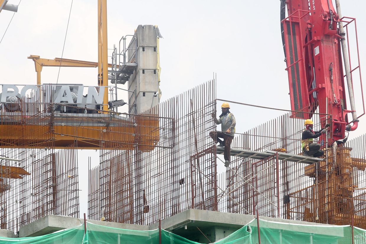 Construction workers was seen working hard on the site in Subang Jaya. — IZZRAFIQ ALIAS/The Star.