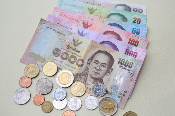 Thailand-paper-currency-and-coins
