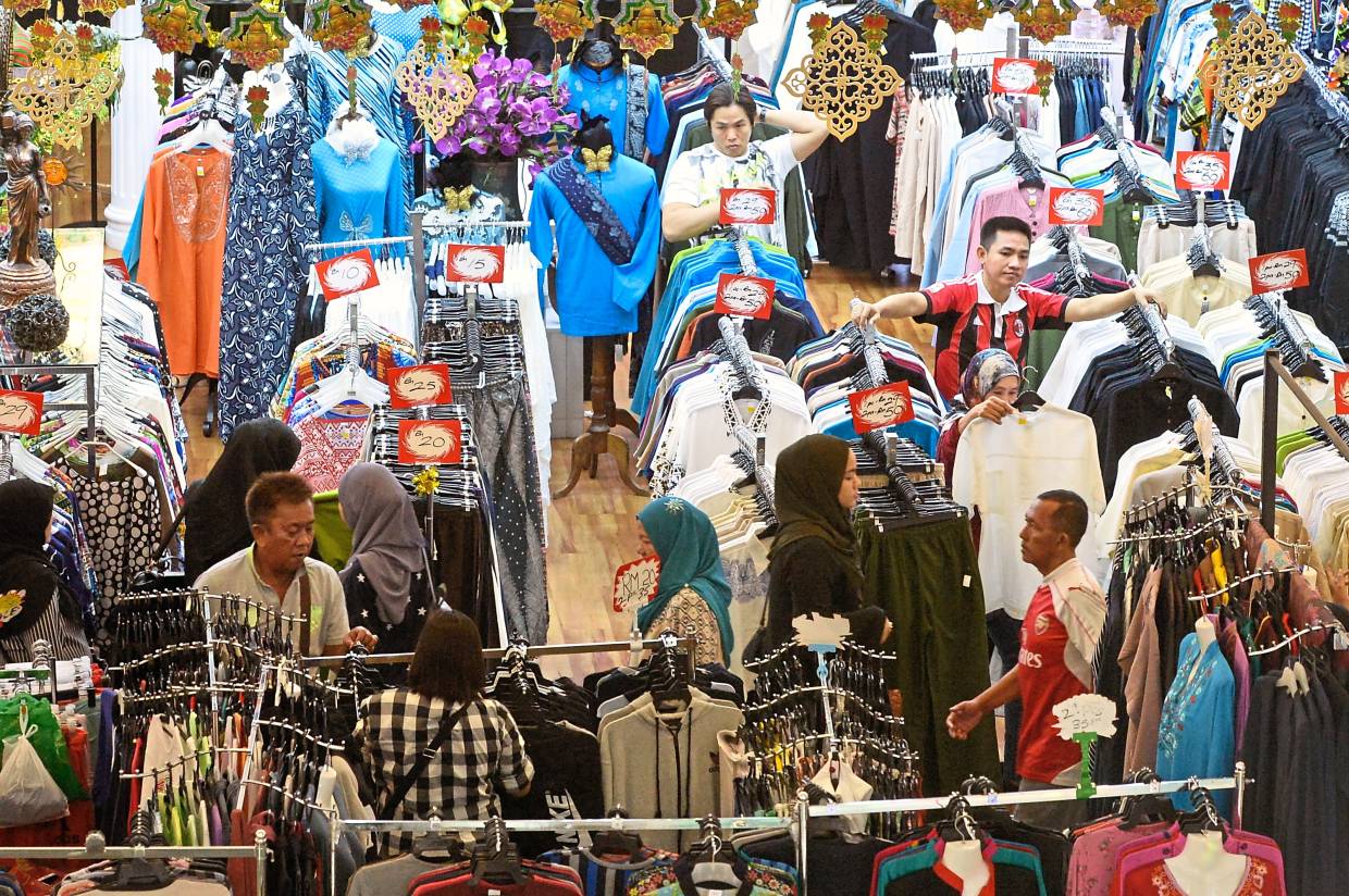 Getting ready for their Raya, many shoppers who traditionally shopped at Raya markets have begun to shop at Kenanga Wholesale City and alternative means of shopping.